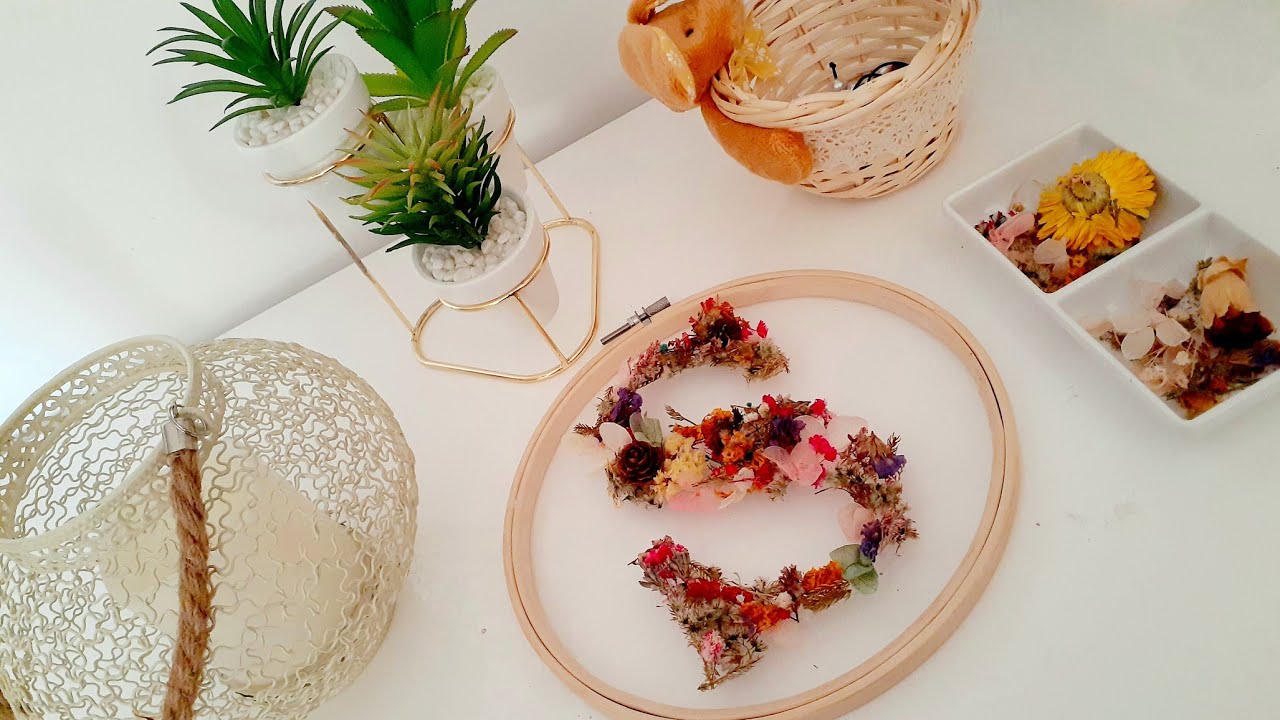 #diy #embroidery #hoops with #dried #flowers - DIY hoop #decoration   #تزيين طارة بالورود الجافة🌹🍂