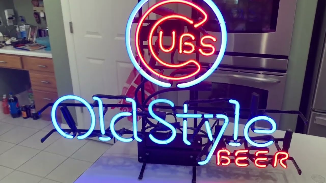 Замена неоновой вывески в старом стиле для Chicago Cubs