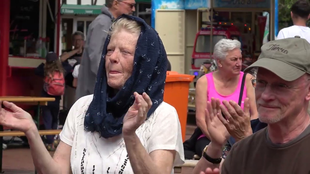 Klezmer, warmer Mairegen macht alle wieder jung.