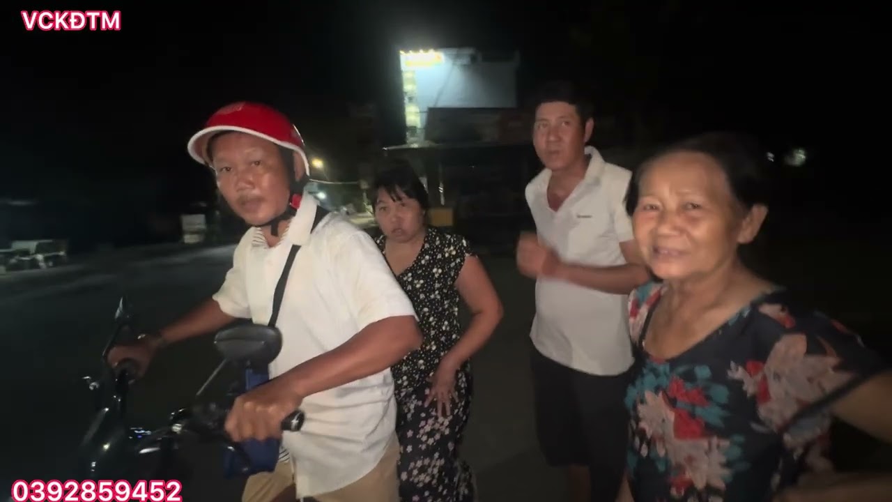 Gia đình chở chị Ba qua nhập viện gấp