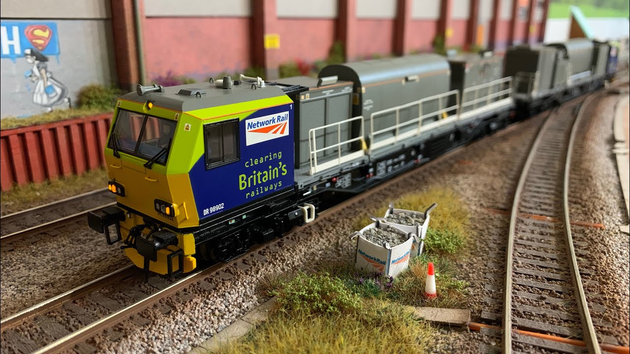 Bachmann 31-576DC Windhoff MPV Network Rail fitted with Legomanbiffo DCC sound