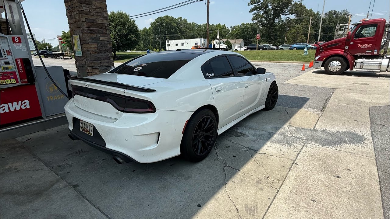 STRAIGHT PIPED HELLCAT TERRORIZING THE STREETS