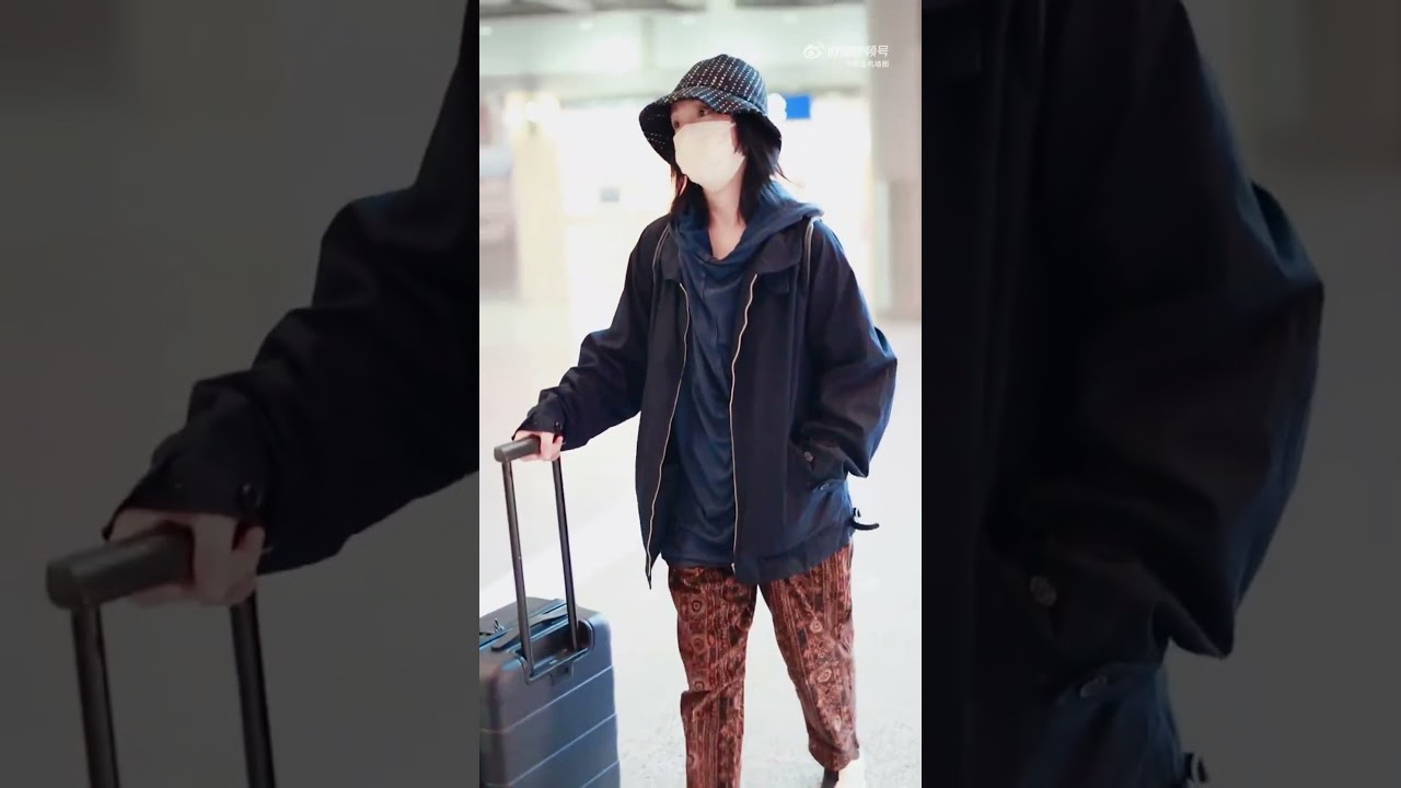Ch&acirc;u Tấn đ&aacute;p s&acirc;n bay Bắc Kinh từ Thượng Hải | Zhou Xun Airport Style
