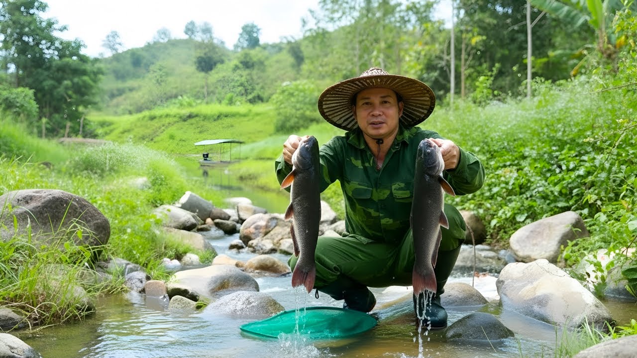 Growing vegetables, weaving bamboo baskets, fishing, foraging for wild food - Survival on the river