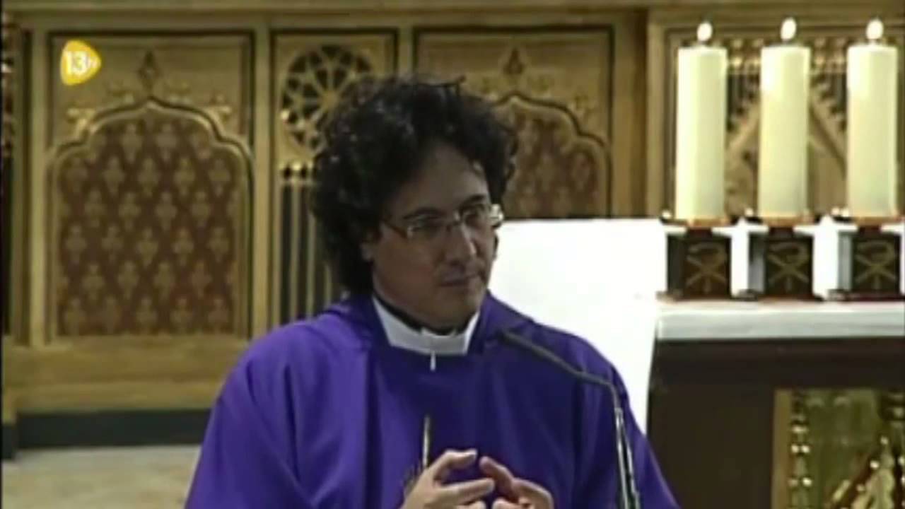 Padre Javier Alonso Dios nos ayuda a salir adelante