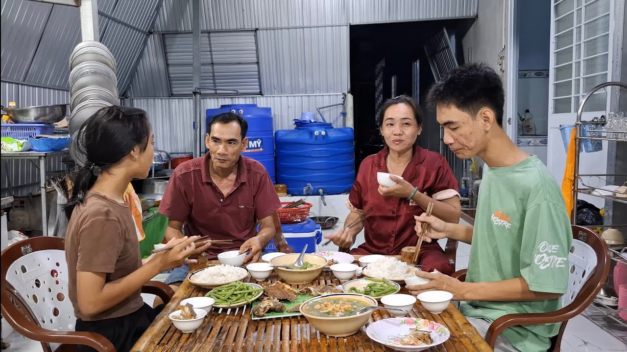 Mâm Cơm Đơn Giản Nhưng Ấm Áp Gia Đình !|BĐMV&Family