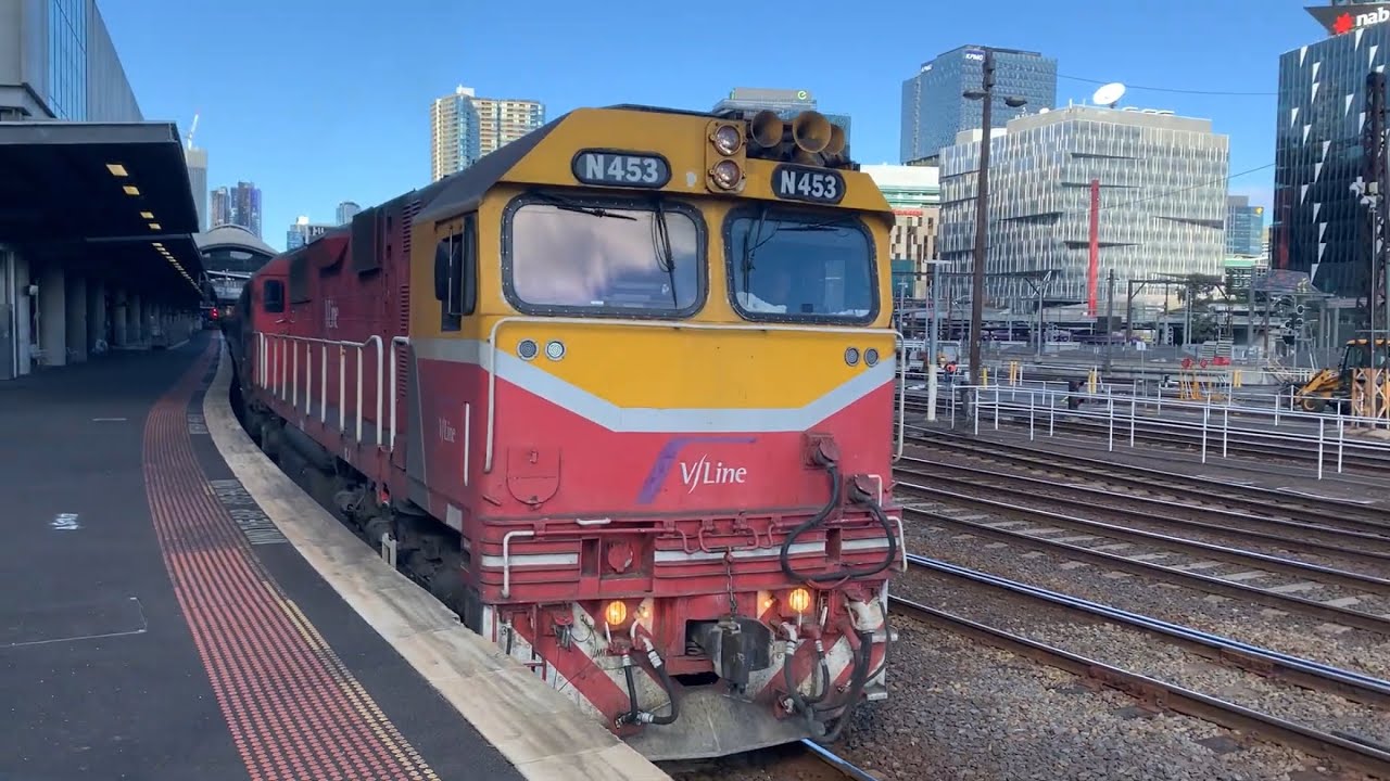 V/Line N453 City of Albury Departing Southern Cross Station to Albury - Leslie RS5T HORN SHOW