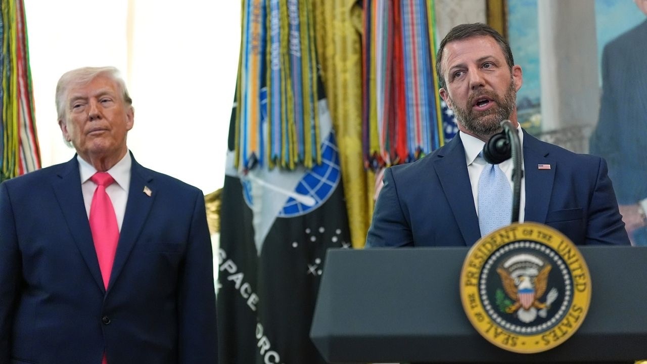 Чиновник администрации Трампа угрожает прекратить финансирование выборов перед промежуточным голо...