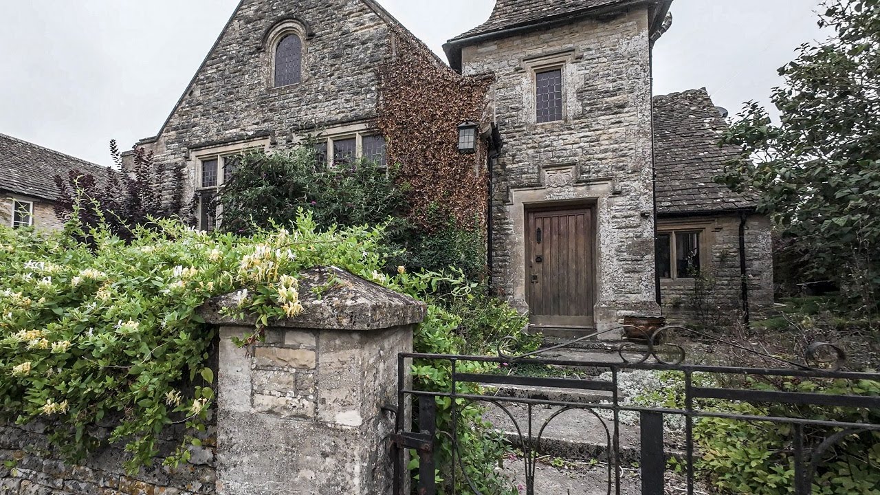 Overcast & Breezy Morning Walk Through a Cotswold Village