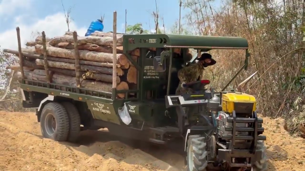 Xe chở củi leo dốc cơ kh&iacute; Anh Trung