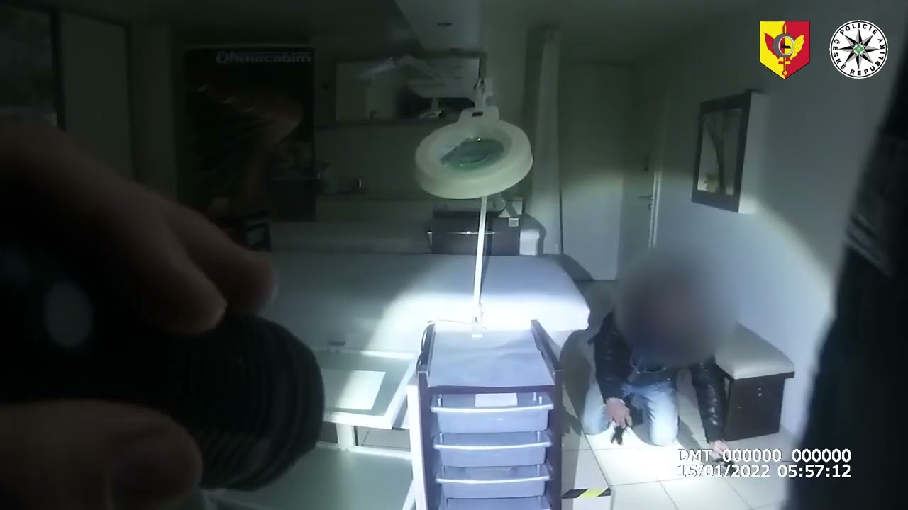 Policie ČR: ☝️ Přistižen při činu. 👮‍♂️ Vloupání do kosmetického salonu