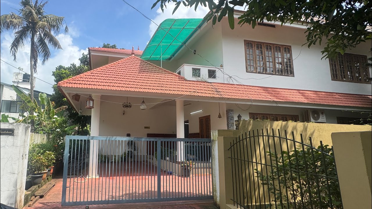 Used House for Sale in Kadavanthra, Ernakulam | 8.400 Cent, 3000 Sqft, 5 BHK | Very Urgent Sale