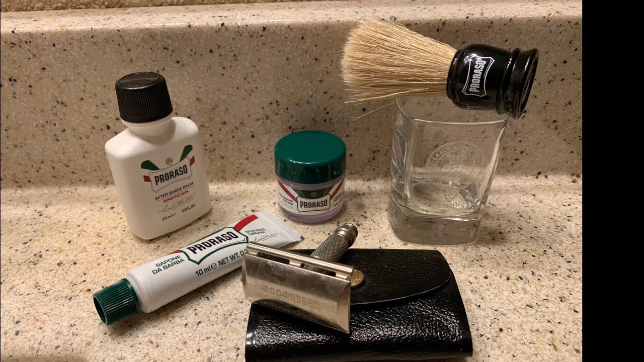 Дорожный набор для бритья Proraso и дорожный набор Vintage Gillette.