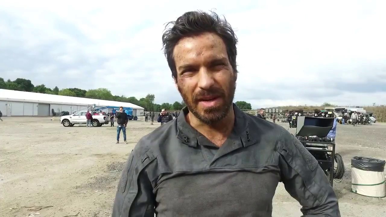 santiago cabrera an irresistible man