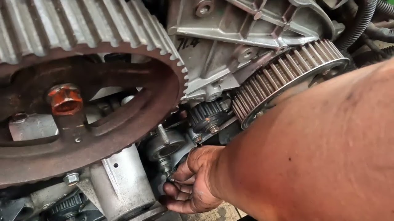 REPLACING NEW TIMING BELT MITSUBISHI ADVENTURE 4D56 ENGINE