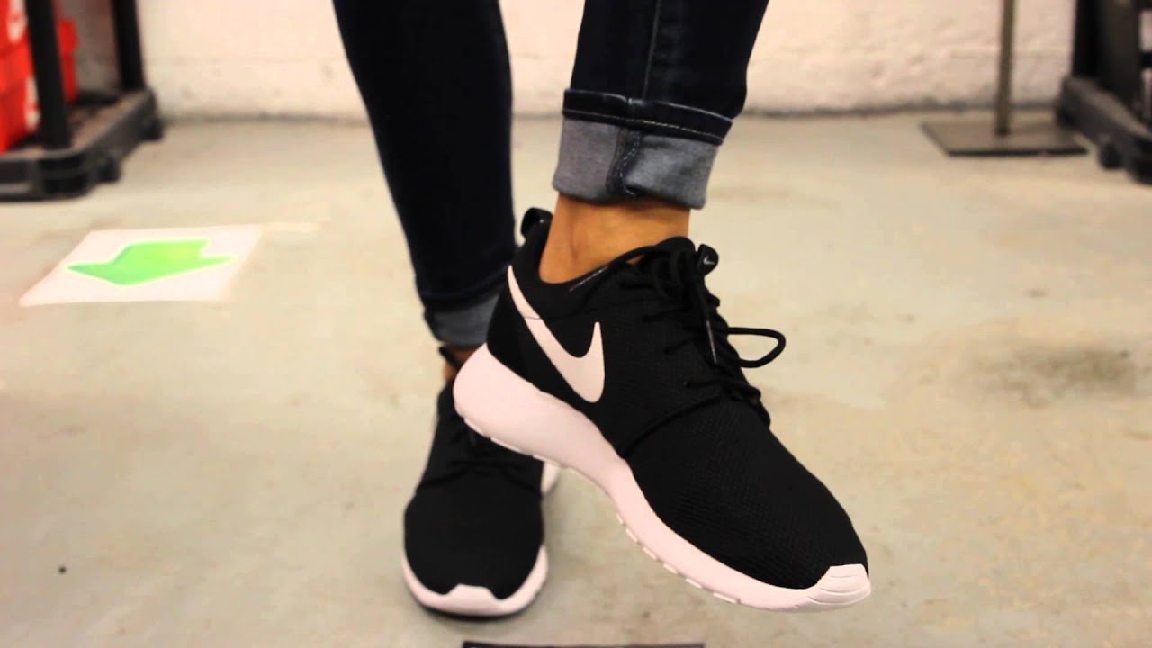 WMNS Nike Rosherun &ldquo;Black/ White/ Volt&rdquo; On-feet Video at Exclucity