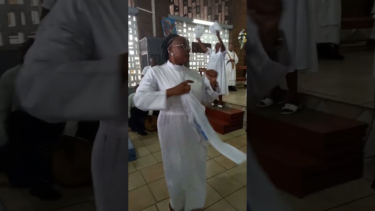 jour de la 1ère communion desvadultes à l'église Saint Michel de Nkembo
