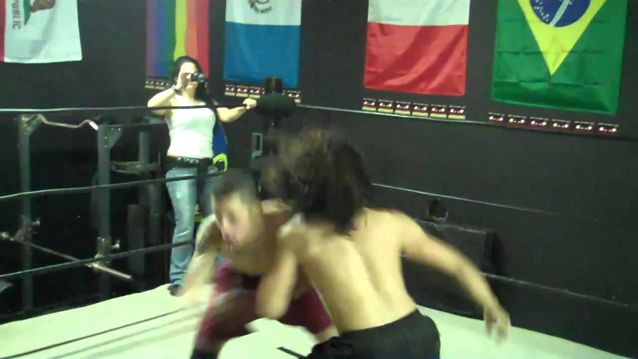 Pro Wrestling spot: Ray Rosas vs Seville Alvarez
