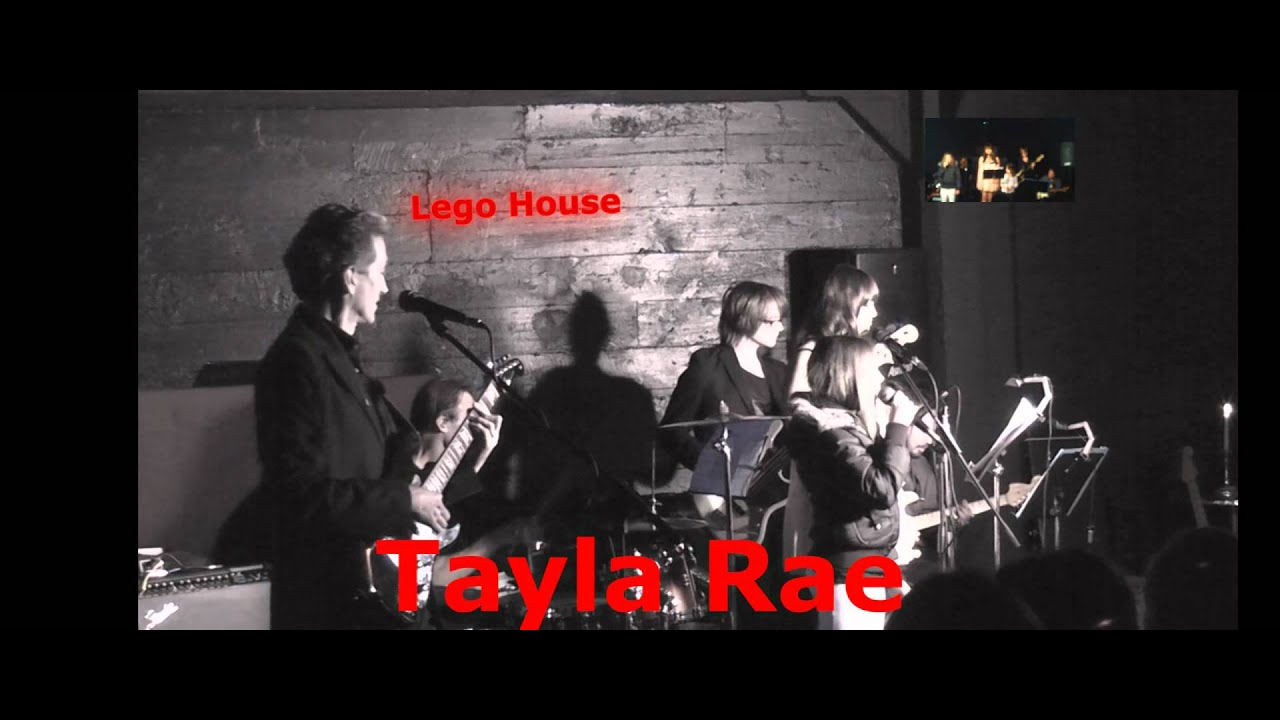 Tayla Rae sings Lego House at The Russian Club