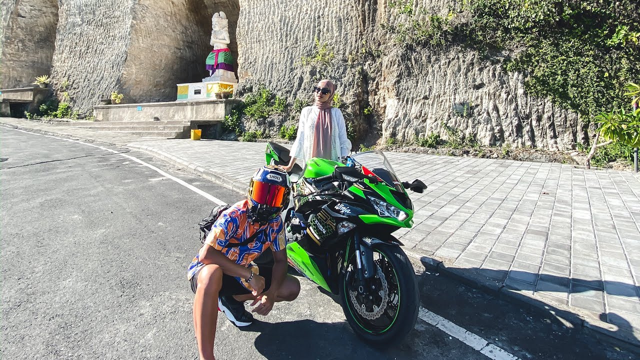Motoran ke Pantai Pandawa, Bali!