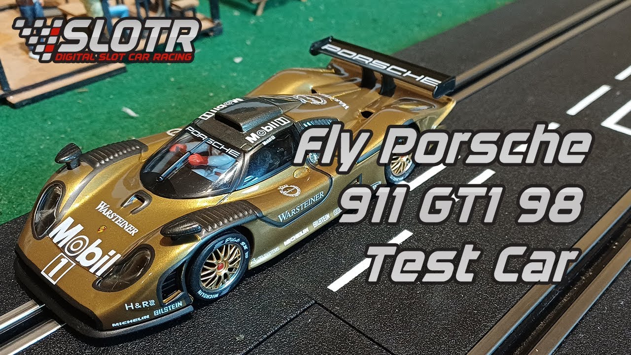 Тестовый автомобиль Porsche 911 GT1 98 в полете
