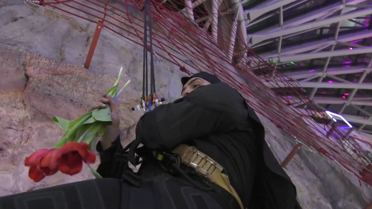 BATMAN IMPARTE FLORI! - GHIDUSHII