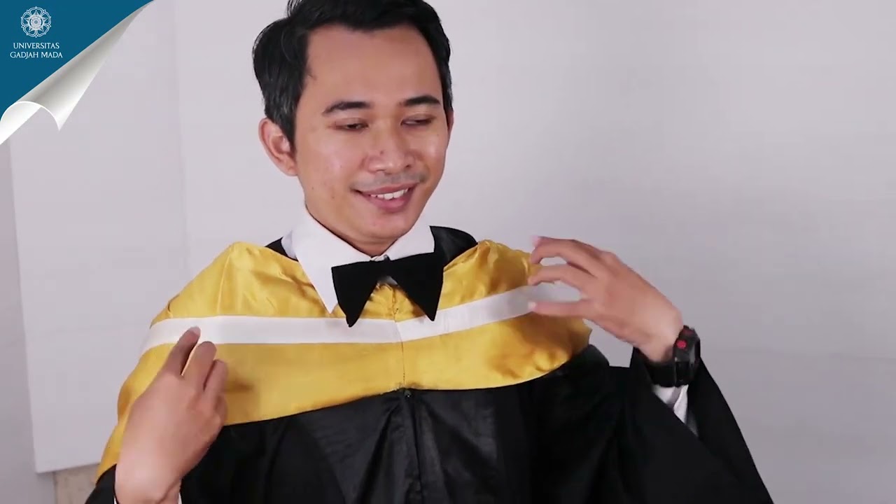 Cara memakai baju Toga yang benar