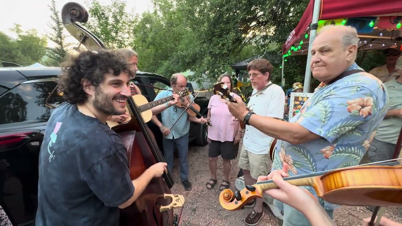 Tim O'Brien, Pete Wernick, Sam Grisman, etc backstage 