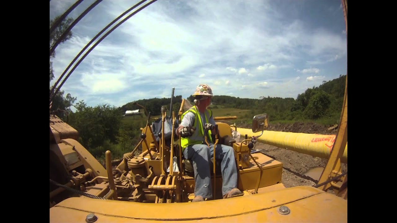 Running live CAT 583k sideboom in PA lowering in 7 joint section