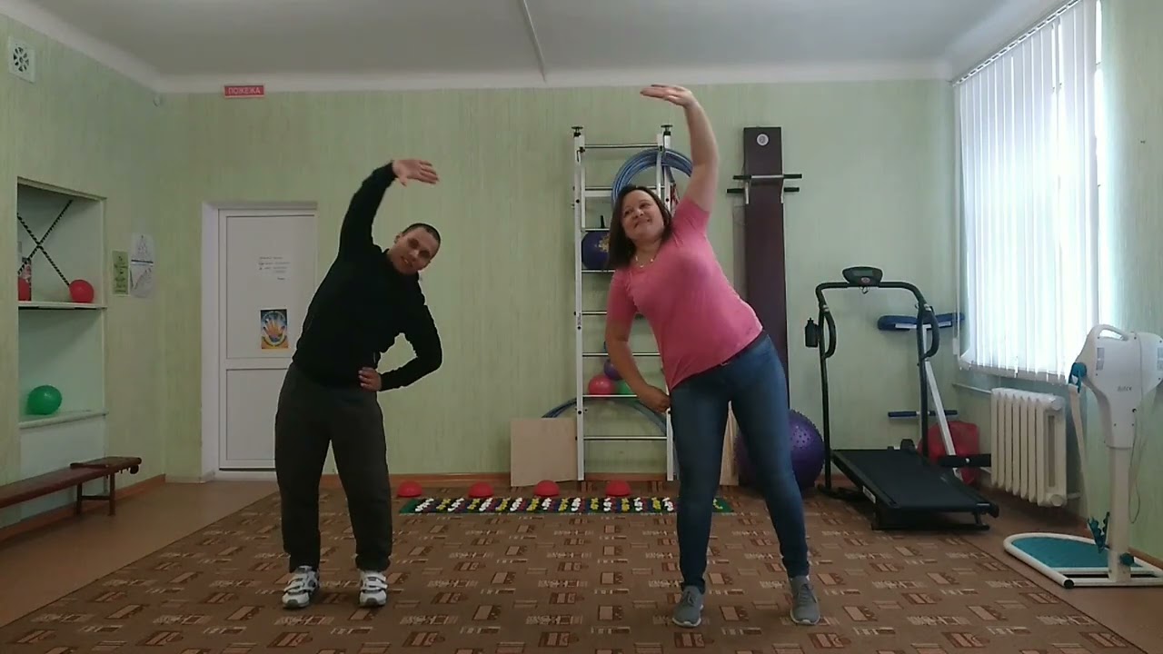 Формування правильної постави. Вправи стоячи.