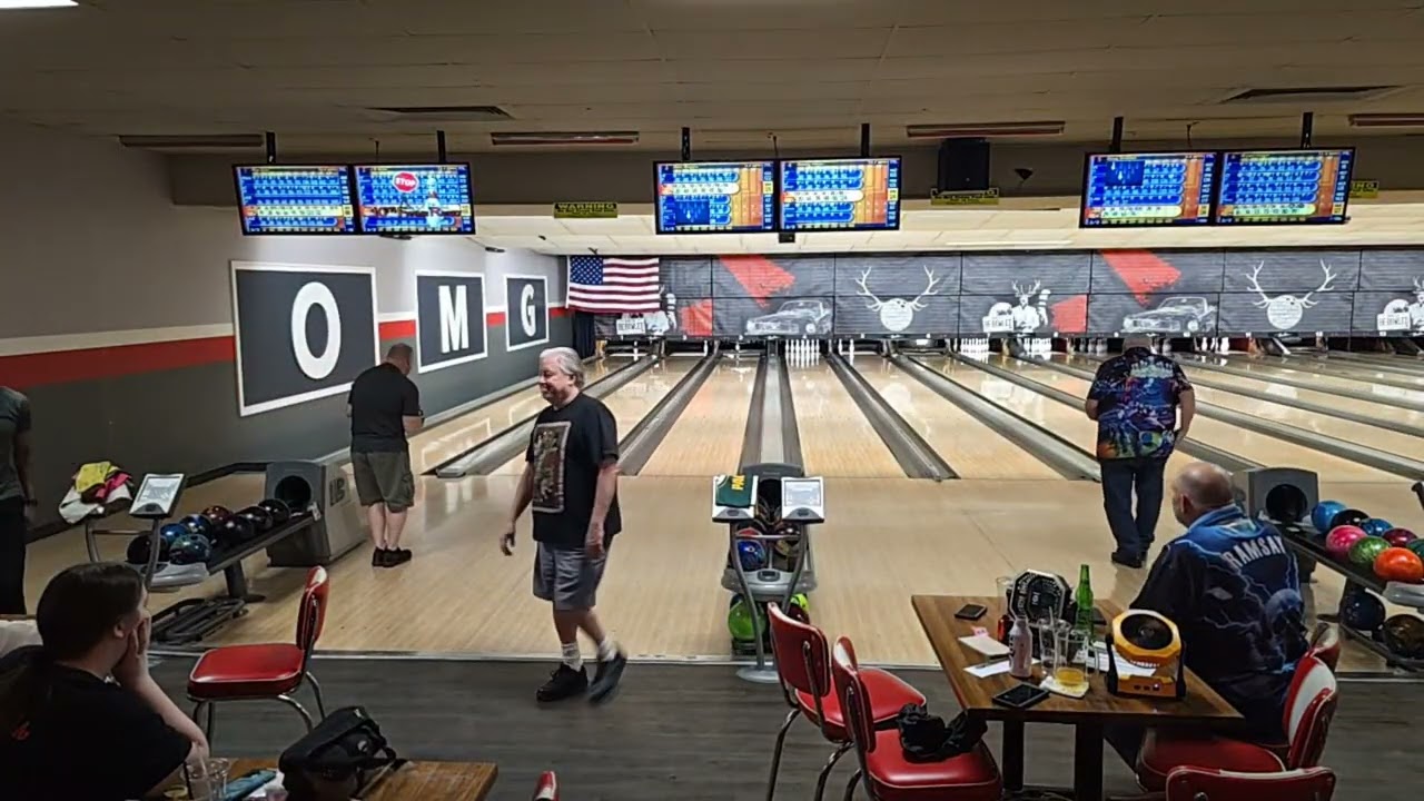 Highlight 2:52:51 - 2:57:51 from Tuesday Crazy 8's DILLIGAF vs Top Notch SW #bowling