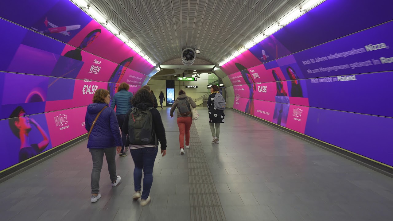 Austria, Vienna, 2X U-Bahn night ride from Schottentor to Schwedenplatz