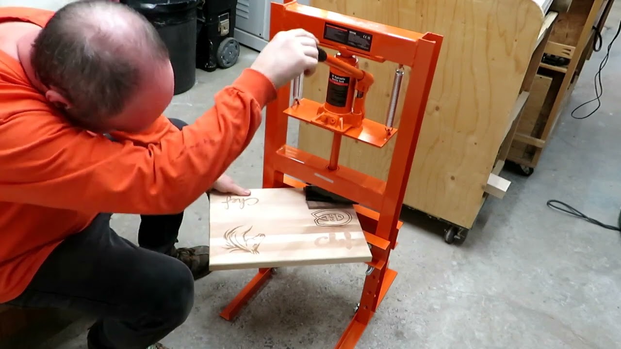 Comment faire une planche à découper avec insertion d'image. Parlons bois Ep.420