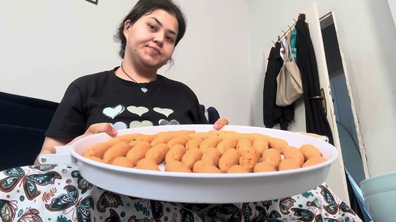 Annemiz az işi olmaz - içli köfte yapıyoruz