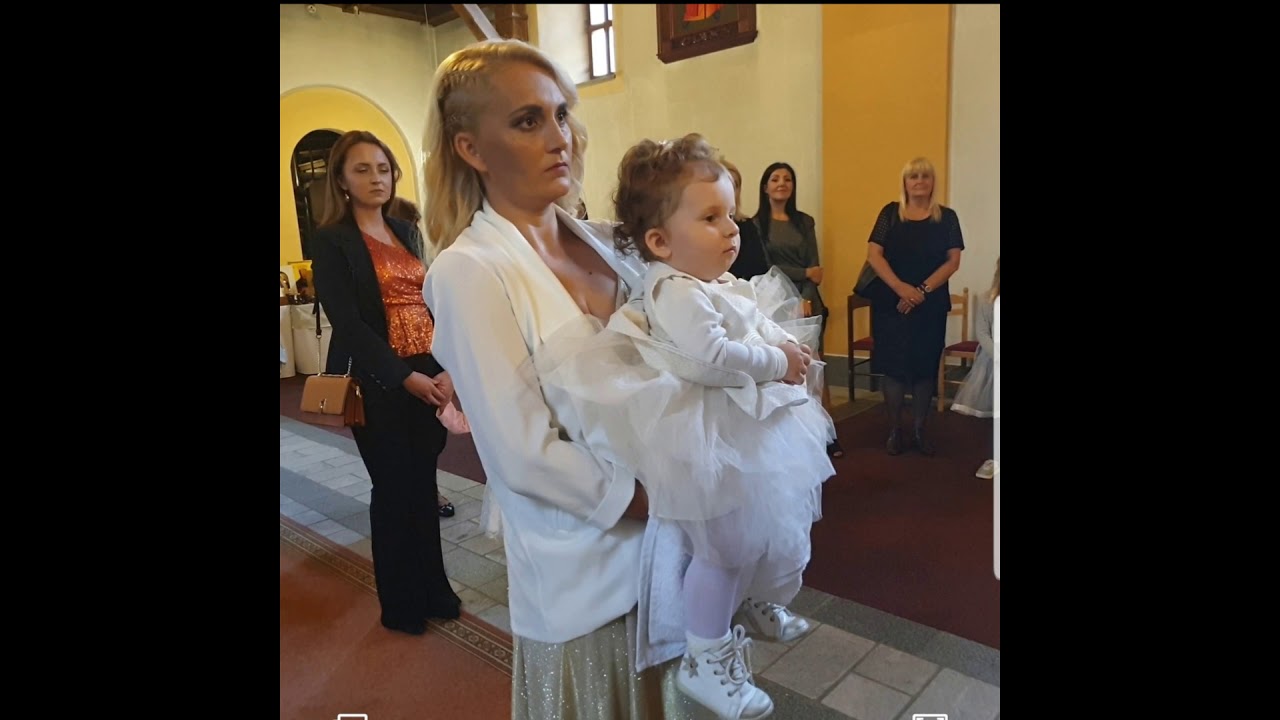 Lara  -Danas je dan moga krstenja