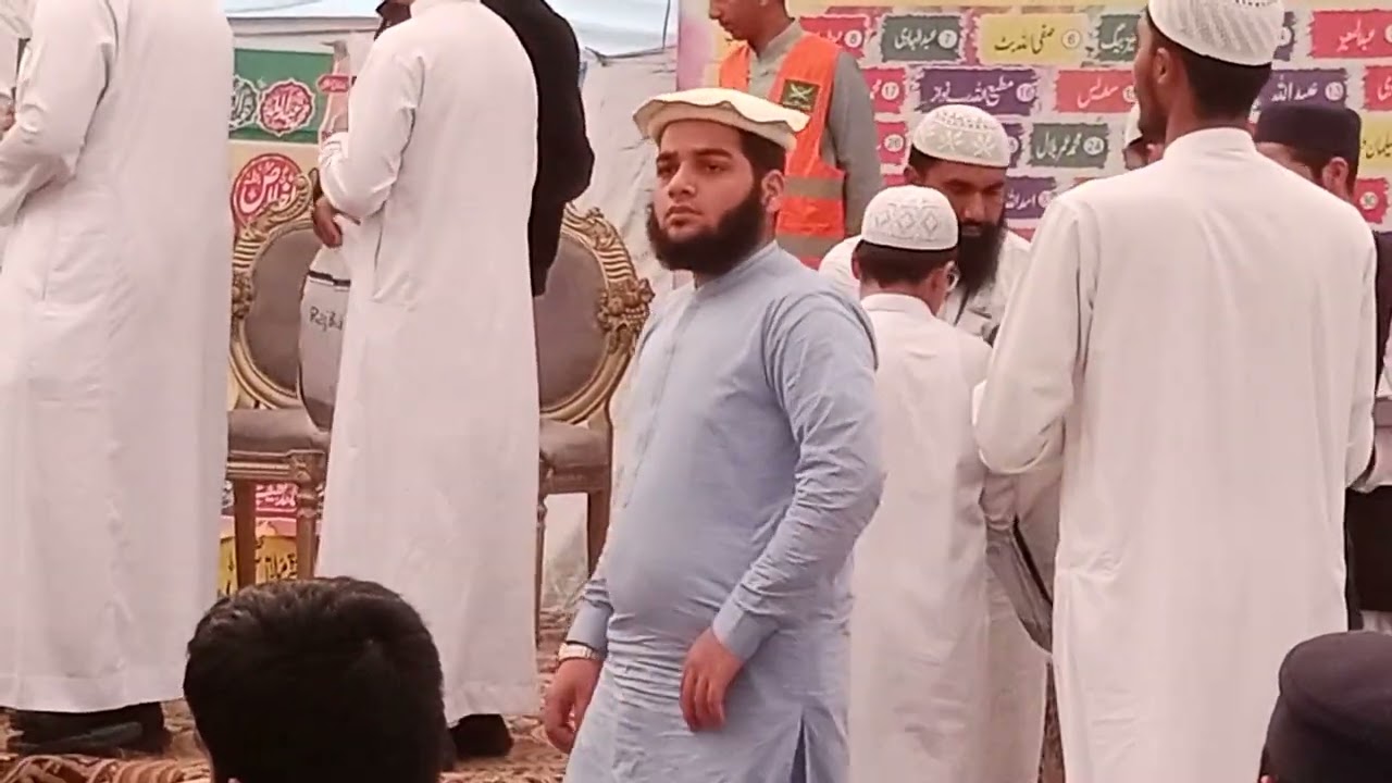 Bacchon ko inam diye ja Rahe Hain bahut hi gulab ki Tarah