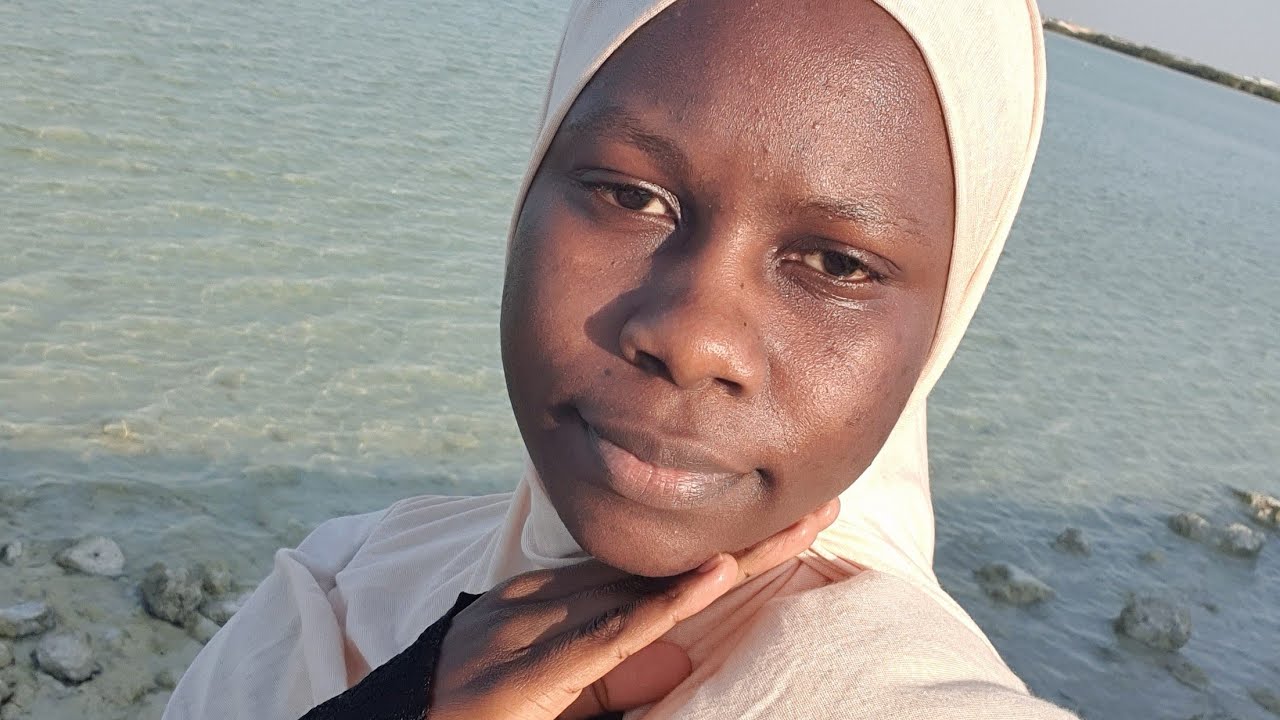 Aisha official20 is live happy new Month 🥰