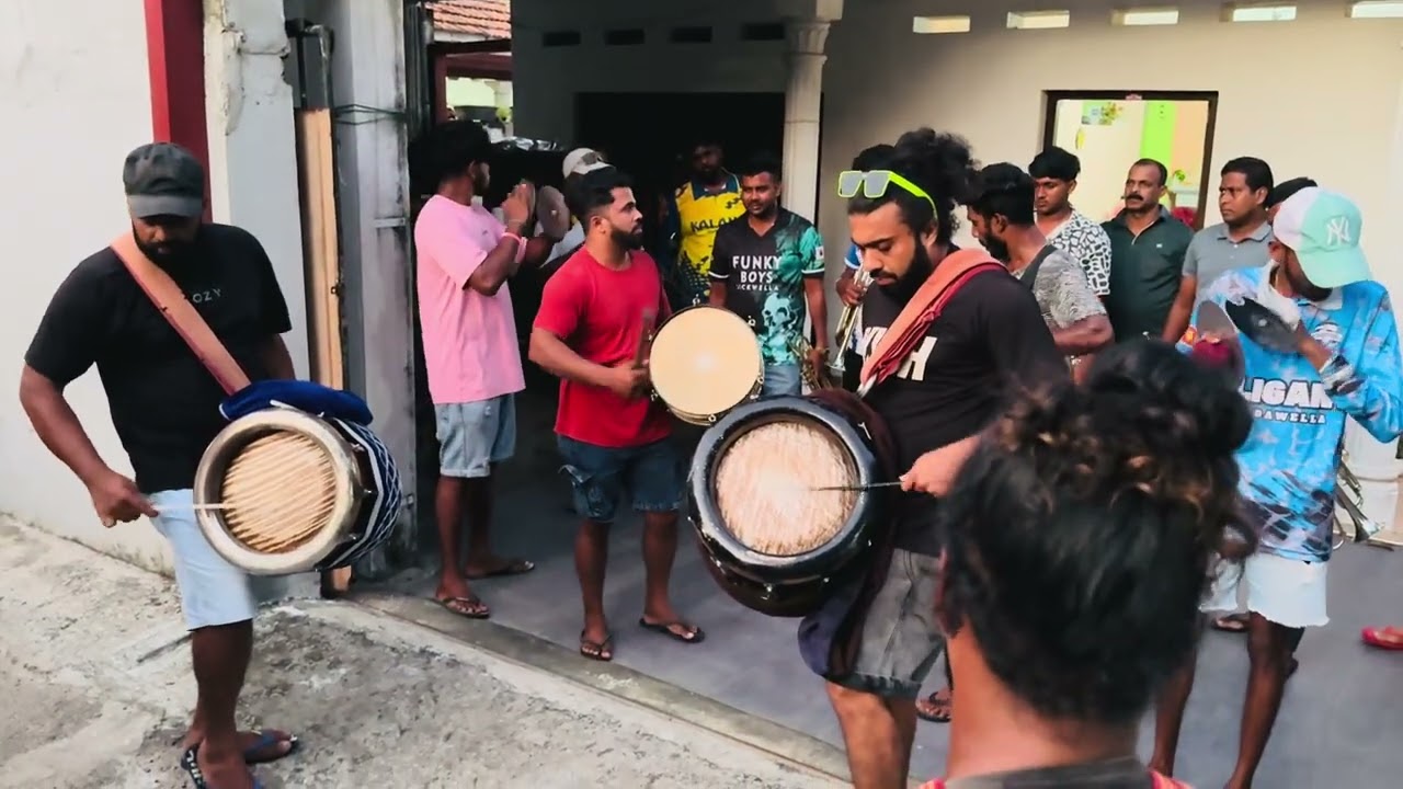 අන්න සුදෝ අර පාට වලා කවාඩි රහට ර්‍ර්දම් බැන්ඩ් 😍❤️‍🔥