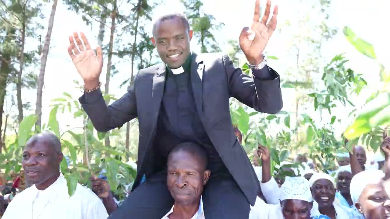 Father Alloys Thanksgiving ceremony