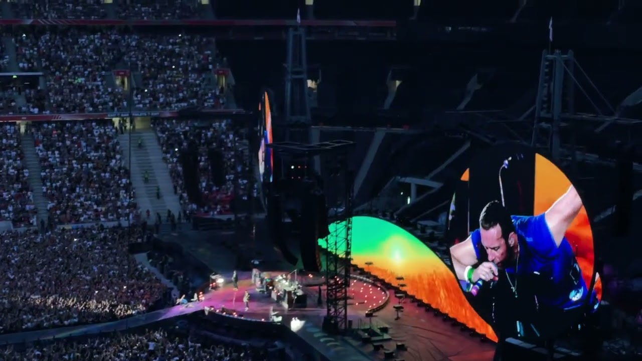 Coldplay - Paradise - Budapest Puskás Aréna