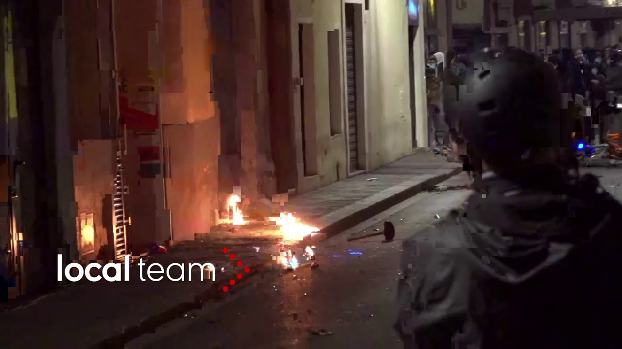 Guerriglia Firenze, lancio di molotov verso la polizia