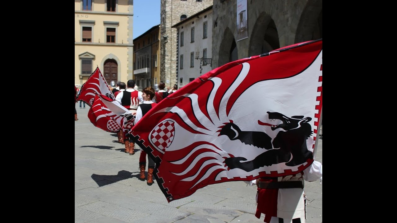 PISTOIA esibizione sbandieratori e musici Compagnia dell'Orso - Storia