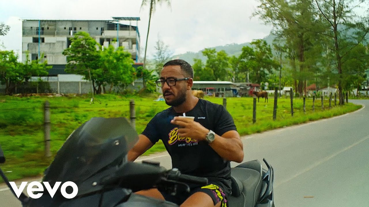 LACRIM - FAVELA (ft. BABY GANG, MAES) (Clip Officiel)