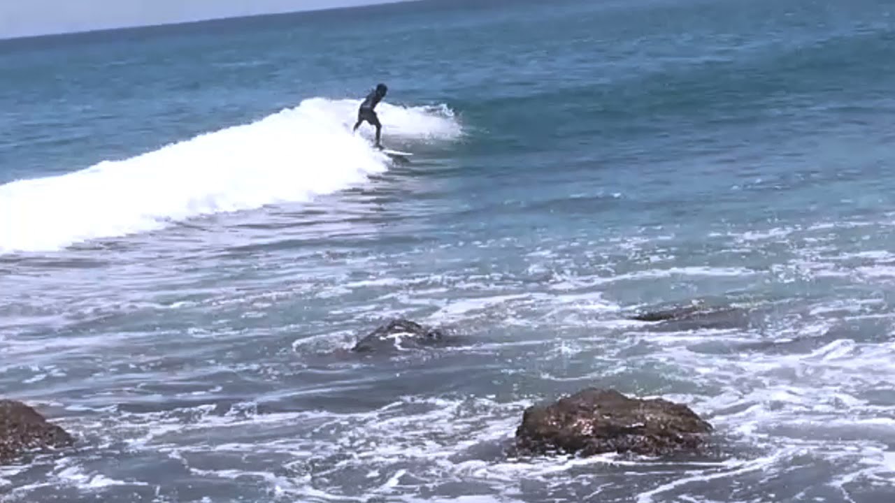 (Chulluype - Ecuador) Surfing con olas pequeñas - Abril 2021