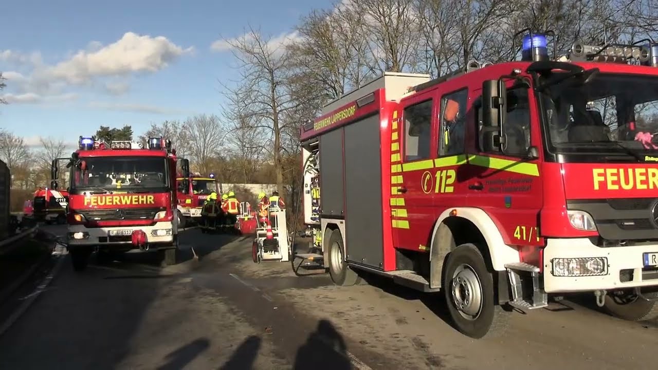 Schwerer Verkehrsunfall mit Streifenwagen auf der Kreisstraße R 18