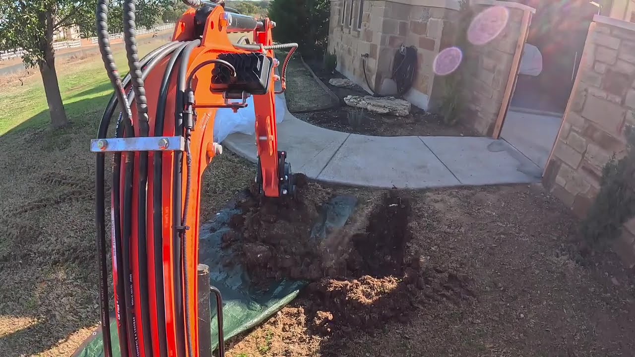 2023 mini Chinese excavator never disappoints busting water pipes