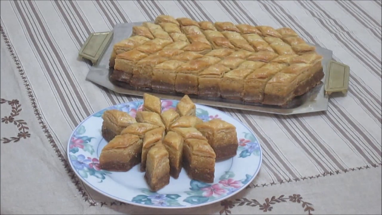 بقلاوة بالجلجلان  واللّوز لذيذة وسهلة التحضير Baklawa aux sésames et amandes :Recette Tunisienne