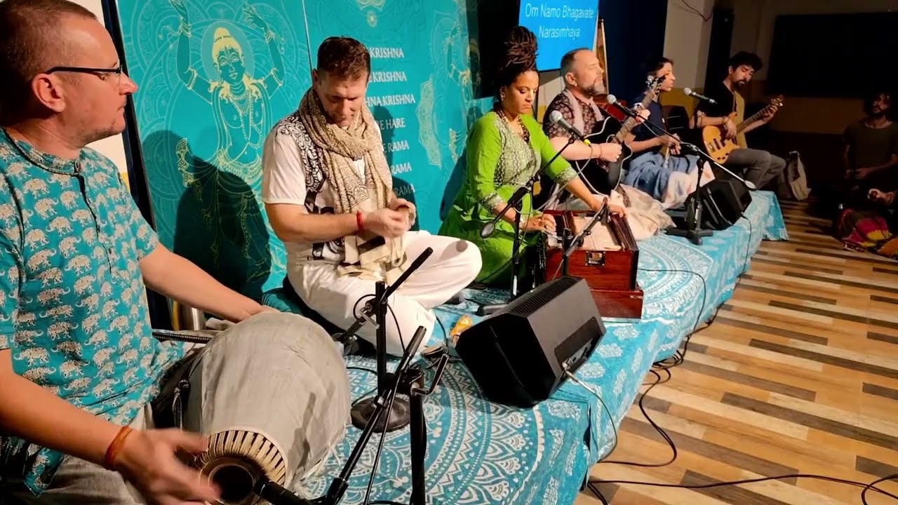 Wednesday Kirtan With Hari Kirtan and Tarana Chaitanya 11.02.2026 Live Streaming
