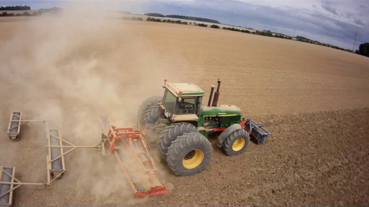 JOHN DEERE 4955  et 8320R à la préparation et au semis de colza