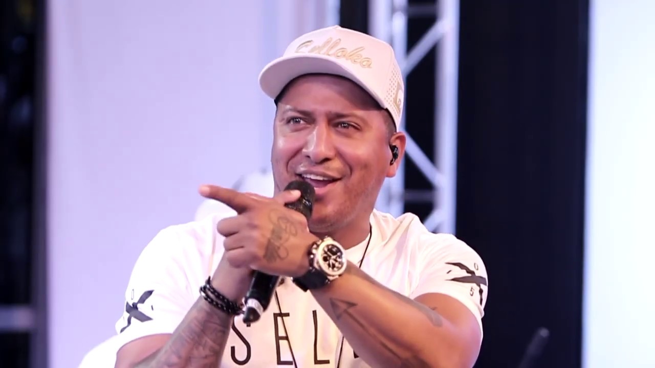 RENATO DA ROCINHA - NASCI PRA CANTAR E SAMBAR
